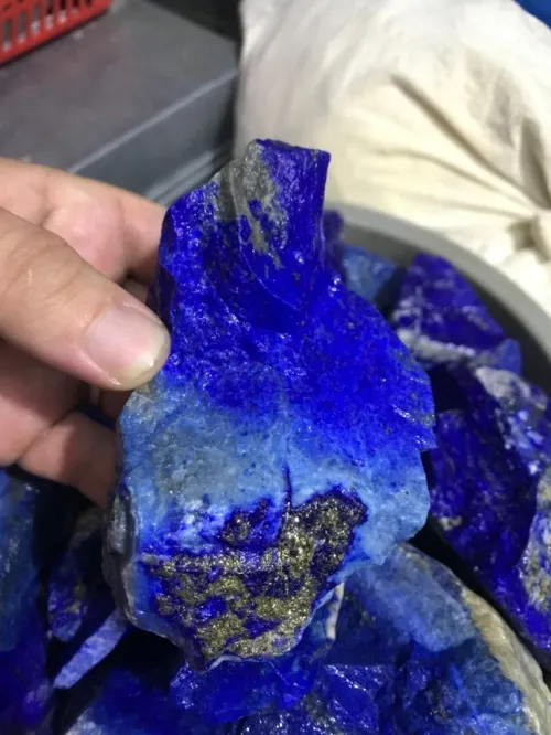 Geological diagram showing lapis lazuli formation layers