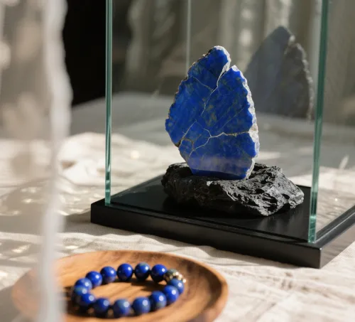 Proper lapis lazuli storage with silica gel packs